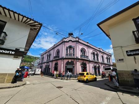 ARRIENDO LOCAL EN EL CENTRO #6 61134