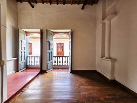 ARRIENDO OFICINA #7 ESQUINA DEL AGUILA SEGUNDO PISO 71406