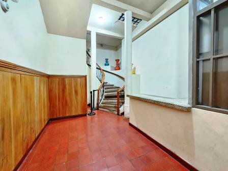 ARRIENDO OFICINA #7 ESQUINA DEL AGUILA SEGUNDO PISO 71406