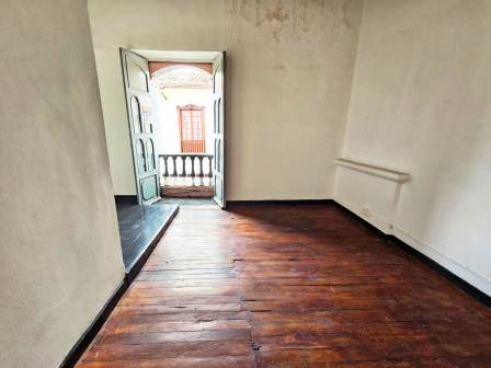 ARRIENDO OFICINA #8 ESQUINA DEL AGUILA SEGUNDO PISO 81407