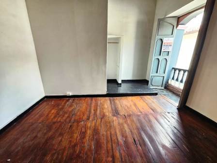 ARRIENDO OFICINA #8 ESQUINA DEL AGUILA SEGUNDO PISO 81407