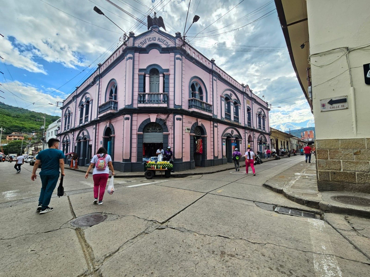 ARRIENDO OFICINA #11 ESQUINA DEL AGUILA SEGUNDO PISO 111410