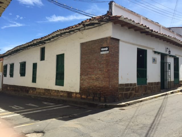 VENDO CASA COLONIAL EN SOCORRO CSO21594