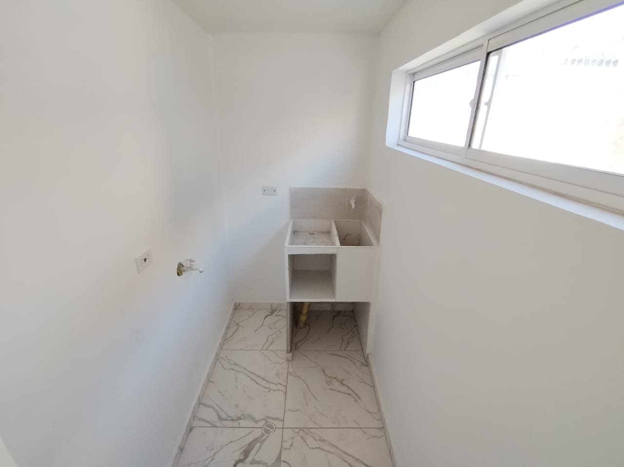 ARRIENDO APARTAESTUDIO EN VILLA LAURA 22B611661