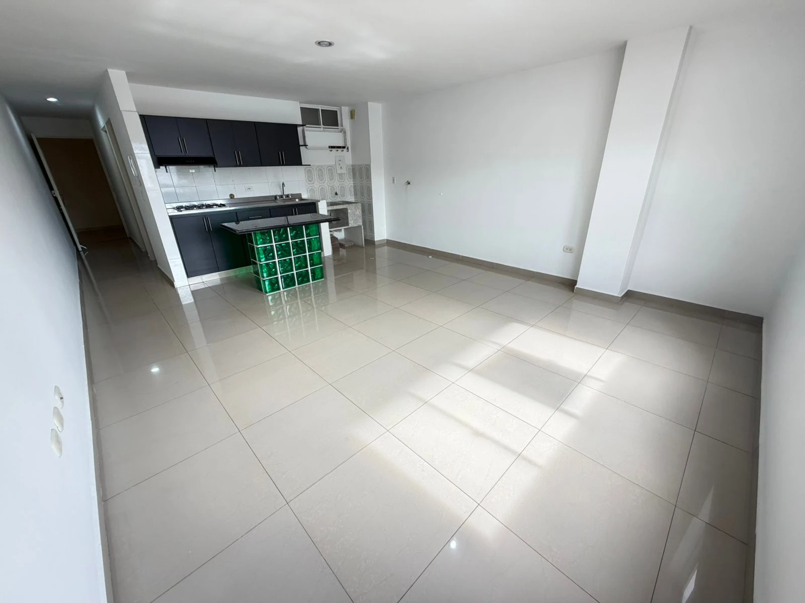 ARRIENDO APARTAESTUDIO MARIA AUXILIADORA  8891686