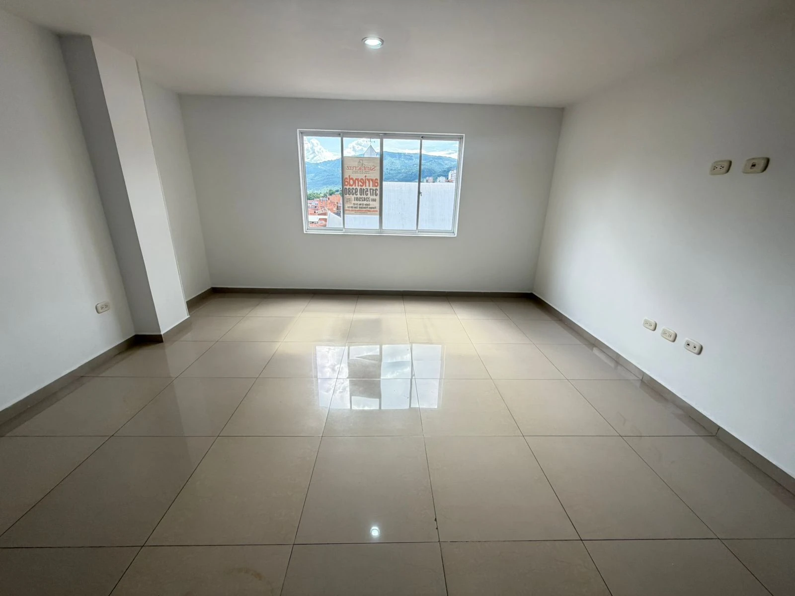 ARRIENDO APARTAESTUDIO MARIA AUXILIADORA  8891686