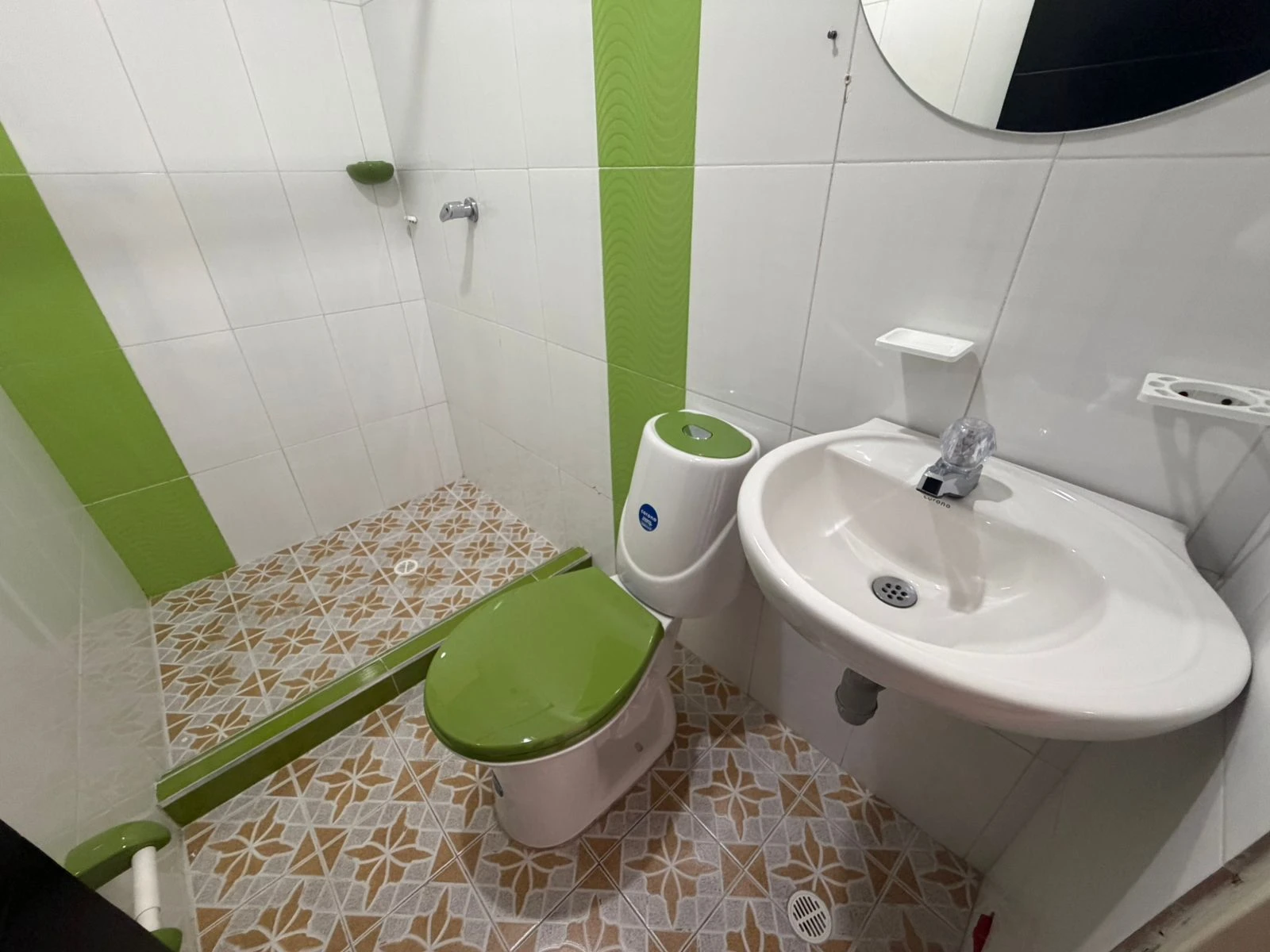 ARRIENDO APARTAESTUDIO MARIA AUXILIADORA  8891686