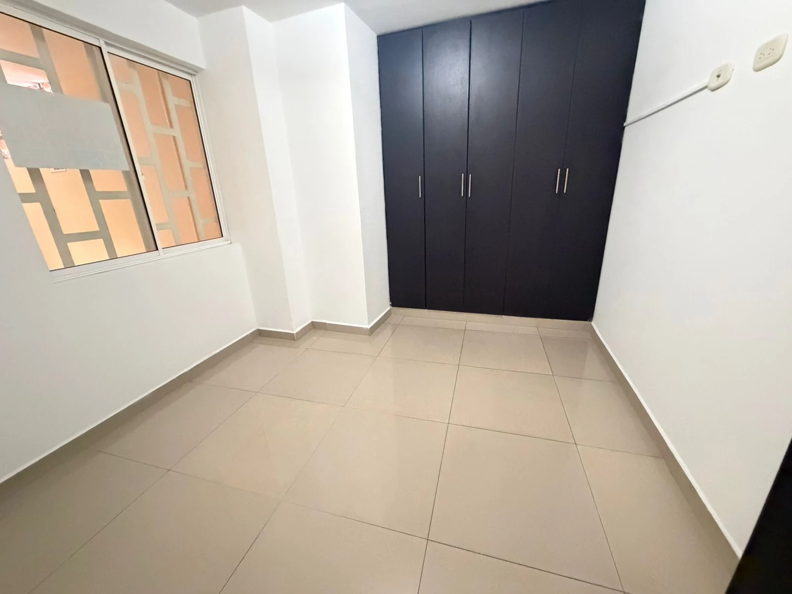 ARRIENDO APARTAESTUDIO MARIA AUXILIADORA  8891686
