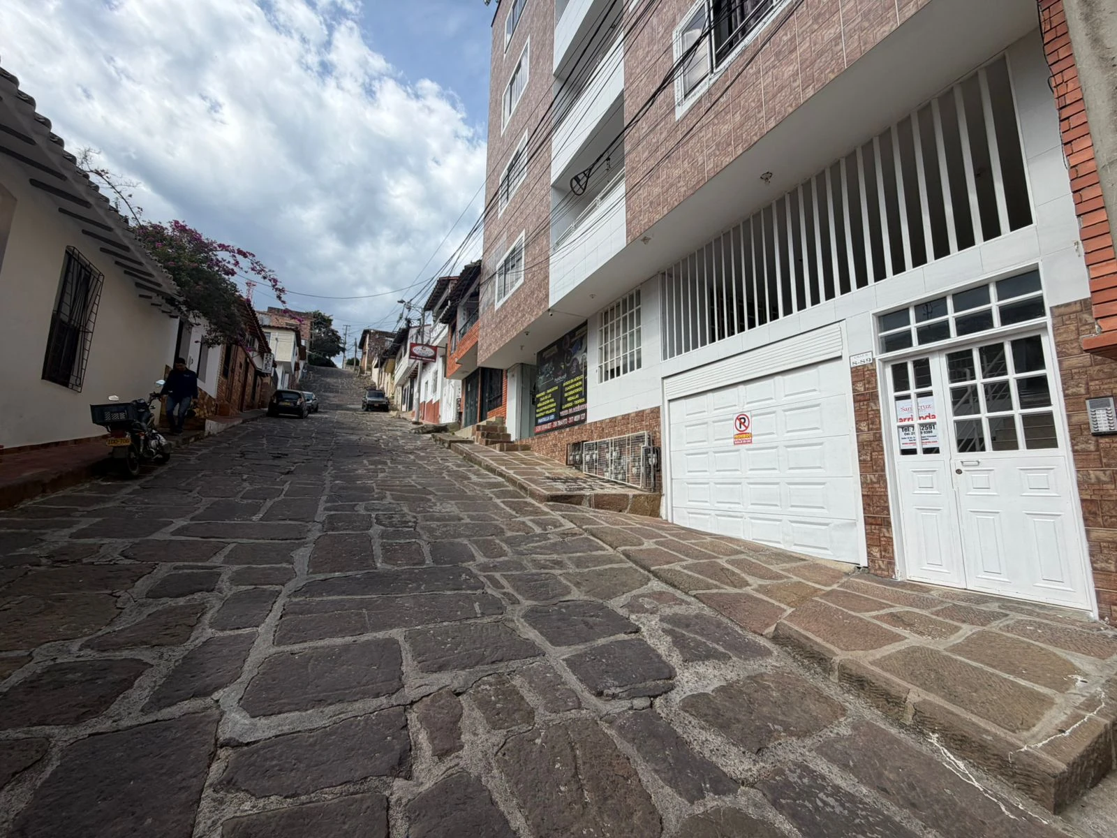 ARRIENDO APARTAESTUDIO MARIA AUXILIADORA  8891686