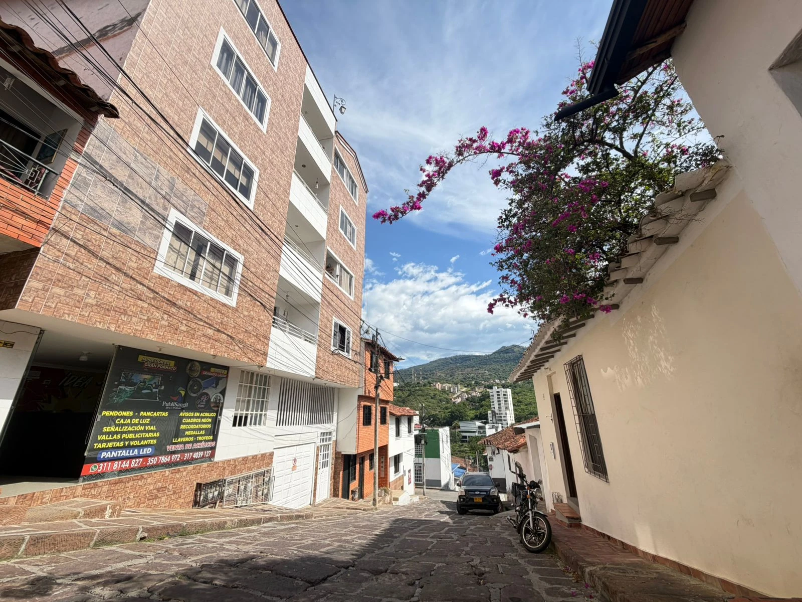 ARRIENDO APARTAESTUDIO MARIA AUXILIADORA  8891686