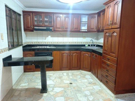 VENDO CASA - ROJAS PINILLA CS81806