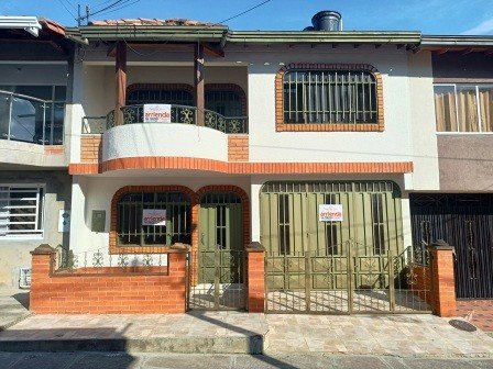 VENDO CASA - ROJAS PINILLA CS81806