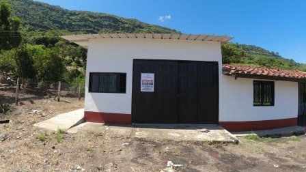 BODEGA SOBRE VÍA NACIONAL  74781882