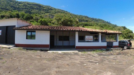 CASA PARA NEGOCIO SOBRE VÍA NACIONAL  74781884