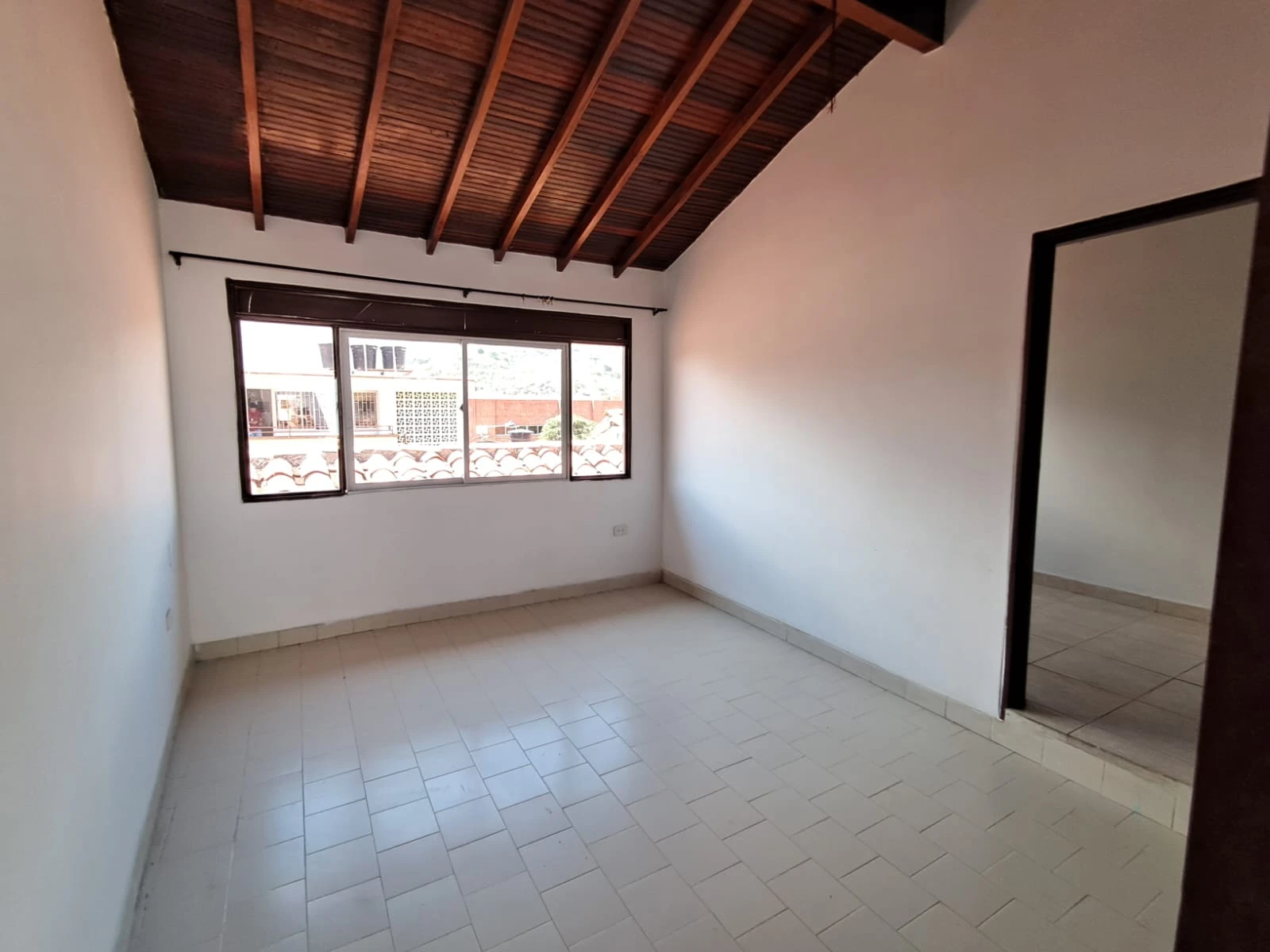 ARRIENDO CASA EN EL CENTRO - 1026