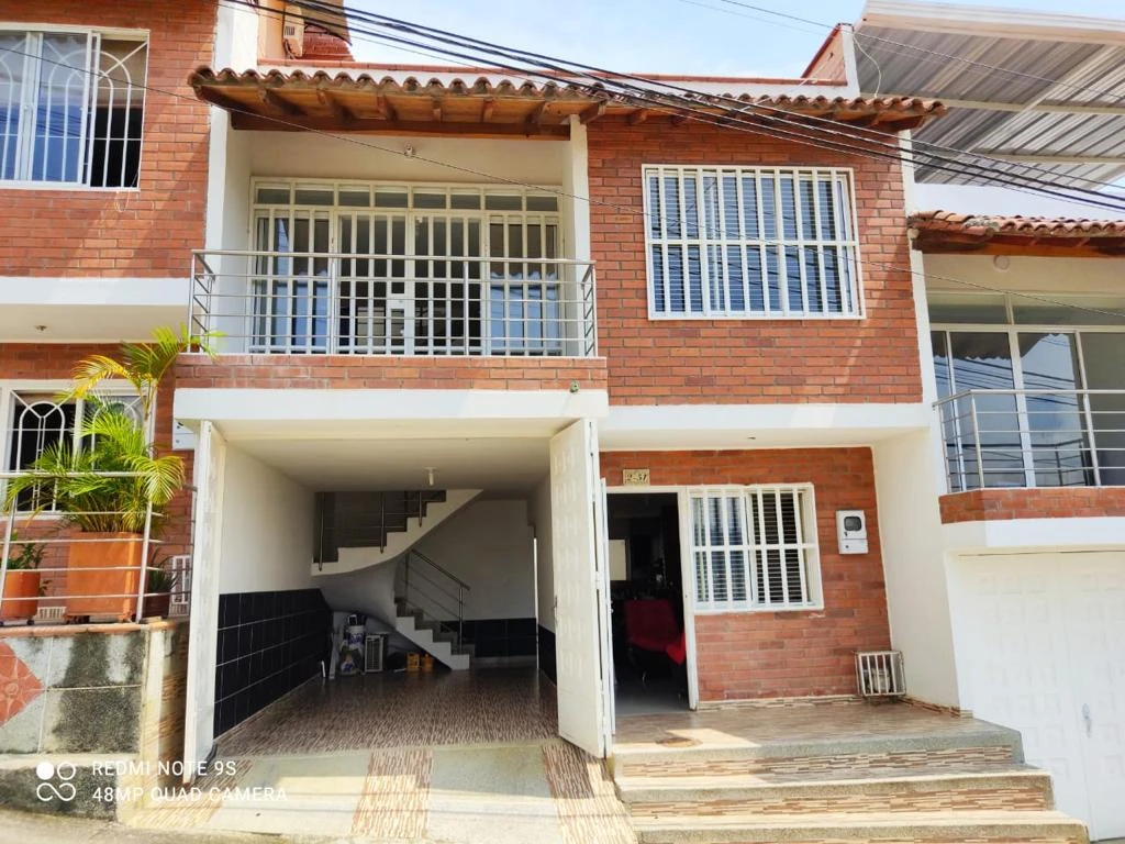 CASA EN VENTA BELLA VISTA - 251