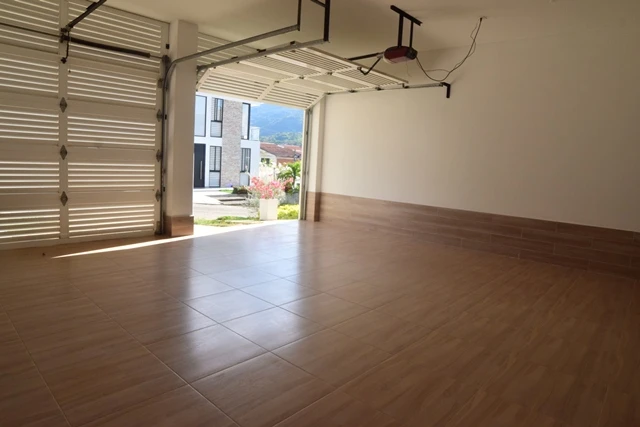 CASA EN ARRIENDO CONJ CERRADO  - C77