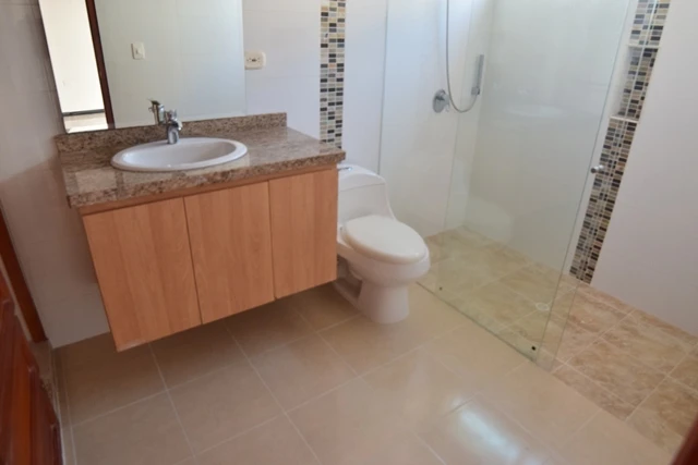 CASA EN ARRIENDO CONJ CERRADO  - C77