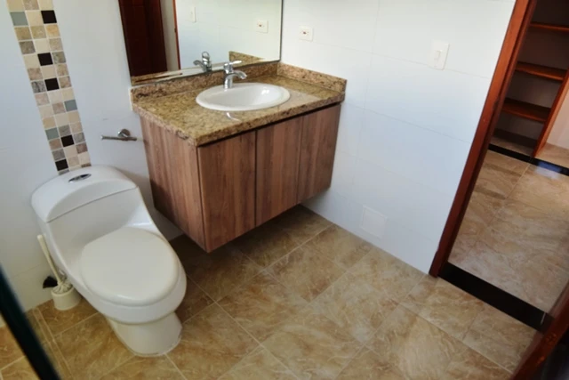 CASA EN ARRIENDO CONJ CERRADO  - C77