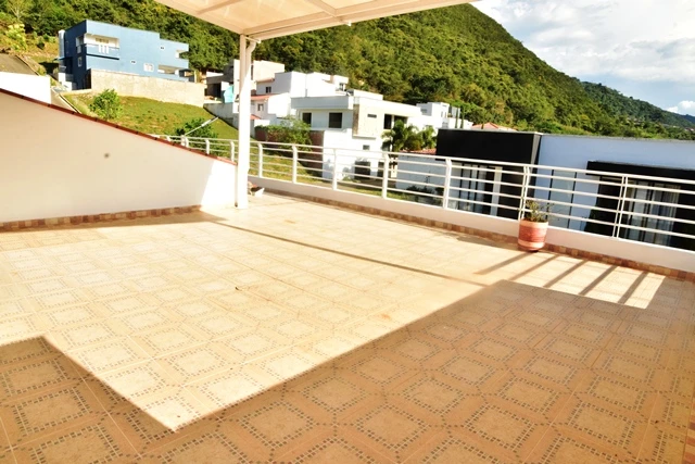 CASA EN ARRIENDO CONJ CERRADO  - C77