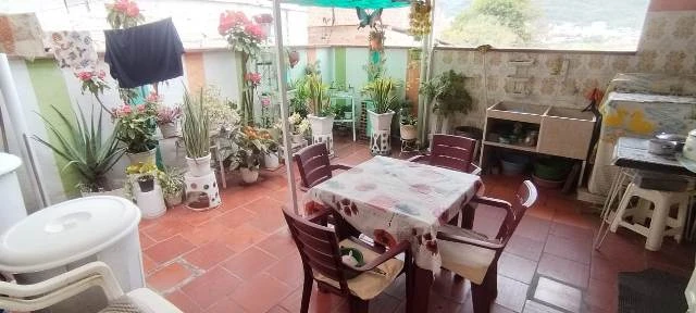 CASA EN VENTA  - CS18