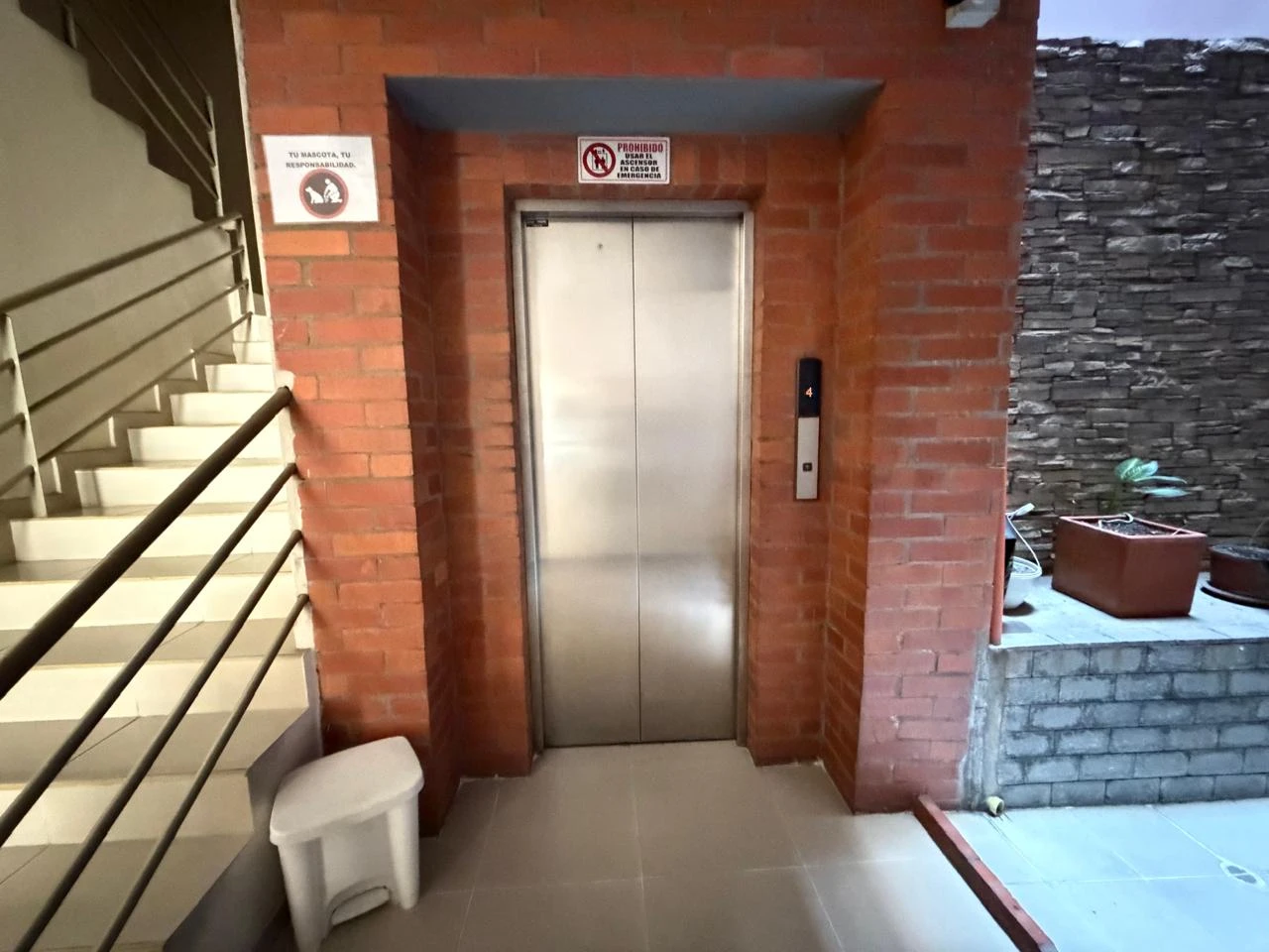 ARRIENDO APARTAMENTO ASCENSOR  - 871