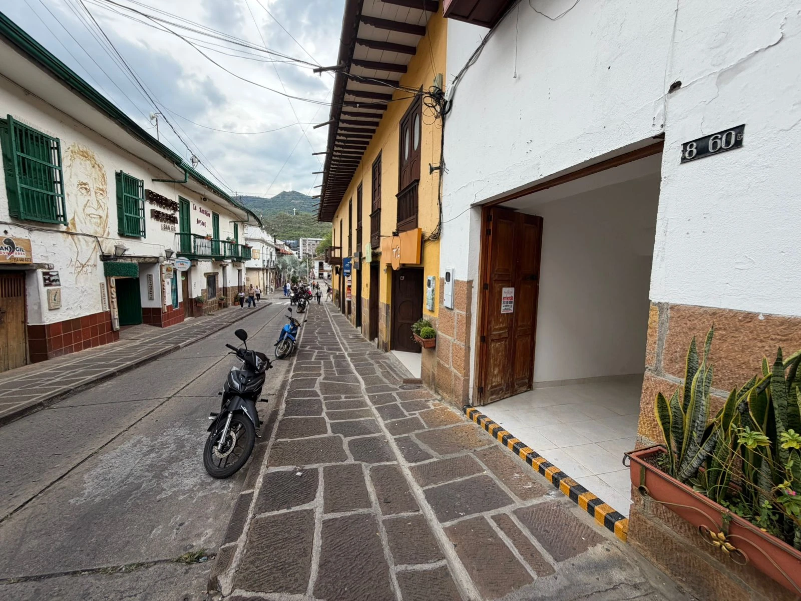 ARRIENDO LOCAL COMERCIAL CENTRO  - 860
