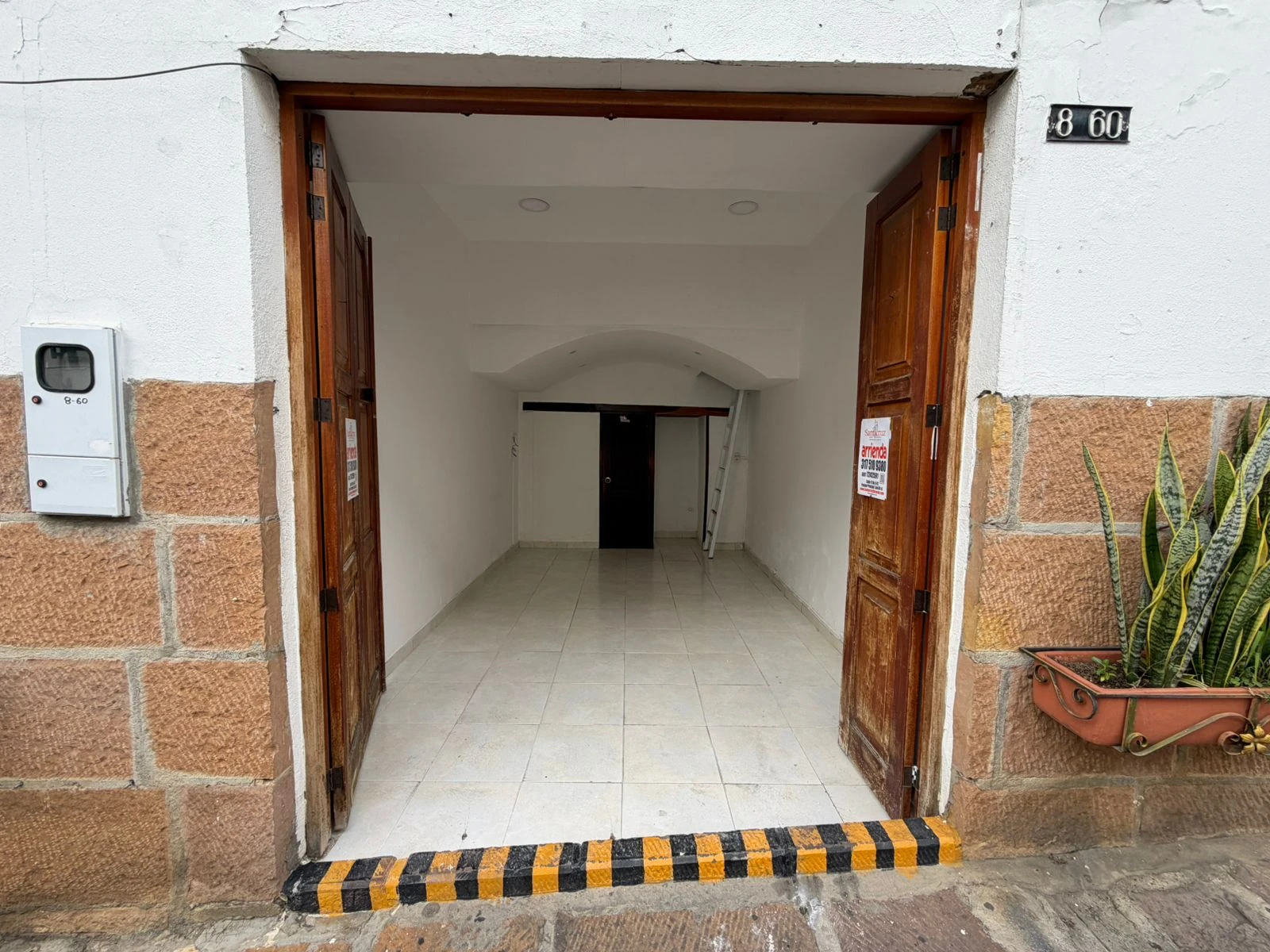 ARRIENDO LOCAL COMERCIAL CENTRO  - 860