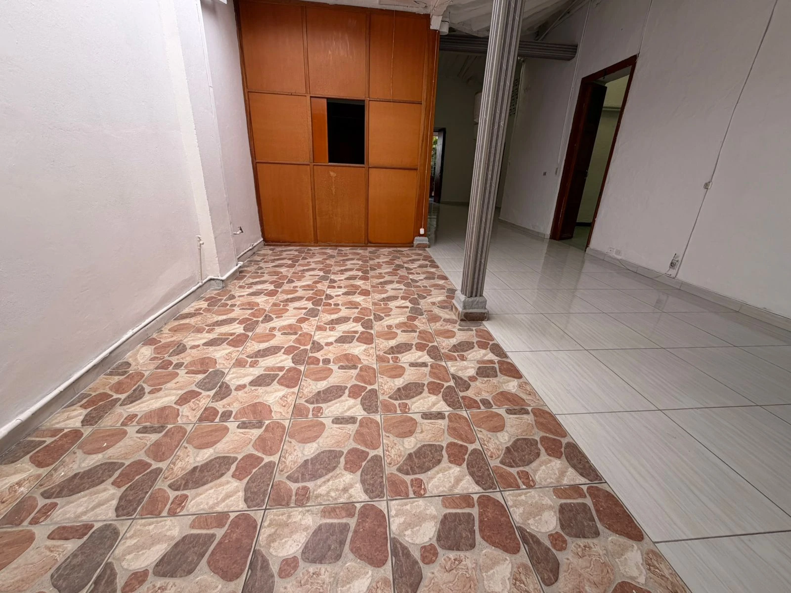 SE ARRIENDA CASA COMERCIAL  - 1020