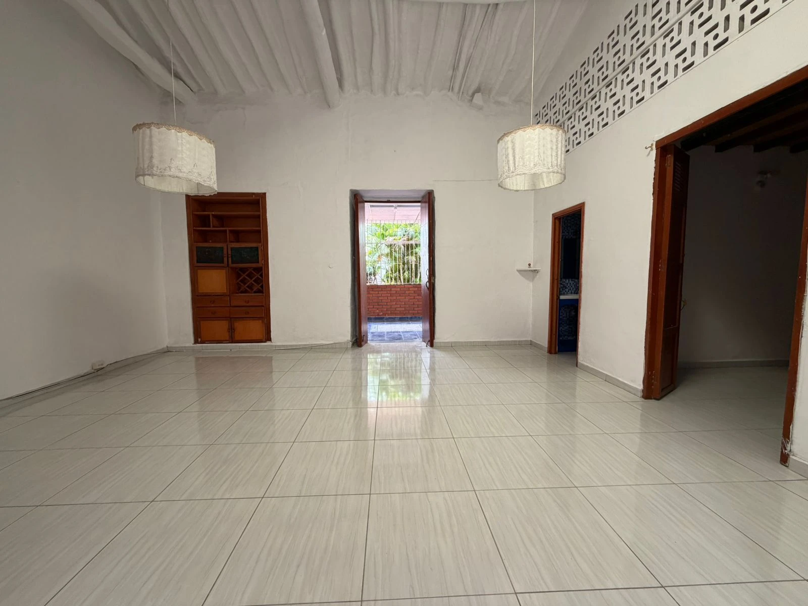 SE ARRIENDA CASA COMERCIAL  - 1020