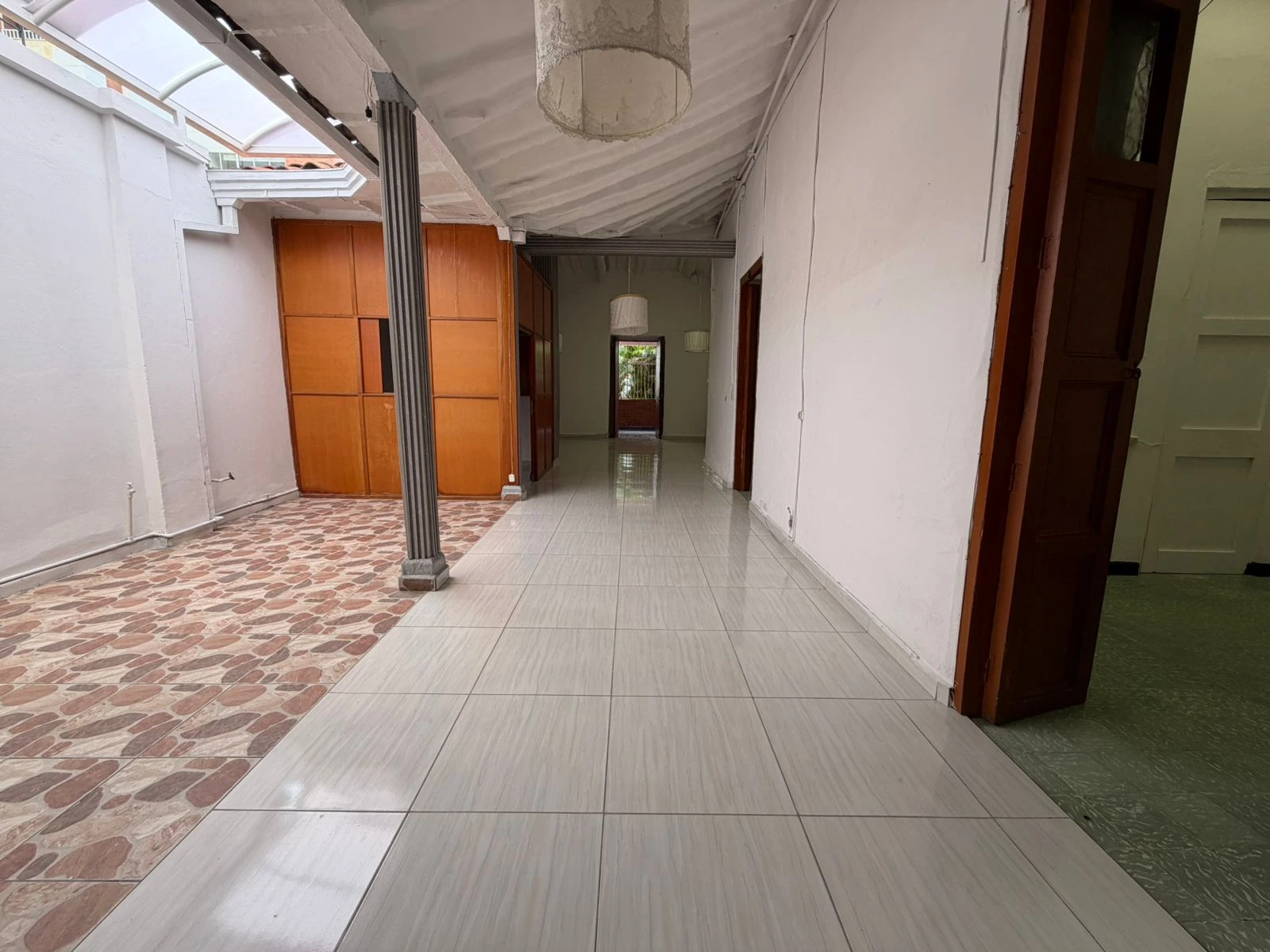 SE ARRIENDA CASA COMERCIAL  - 1020
