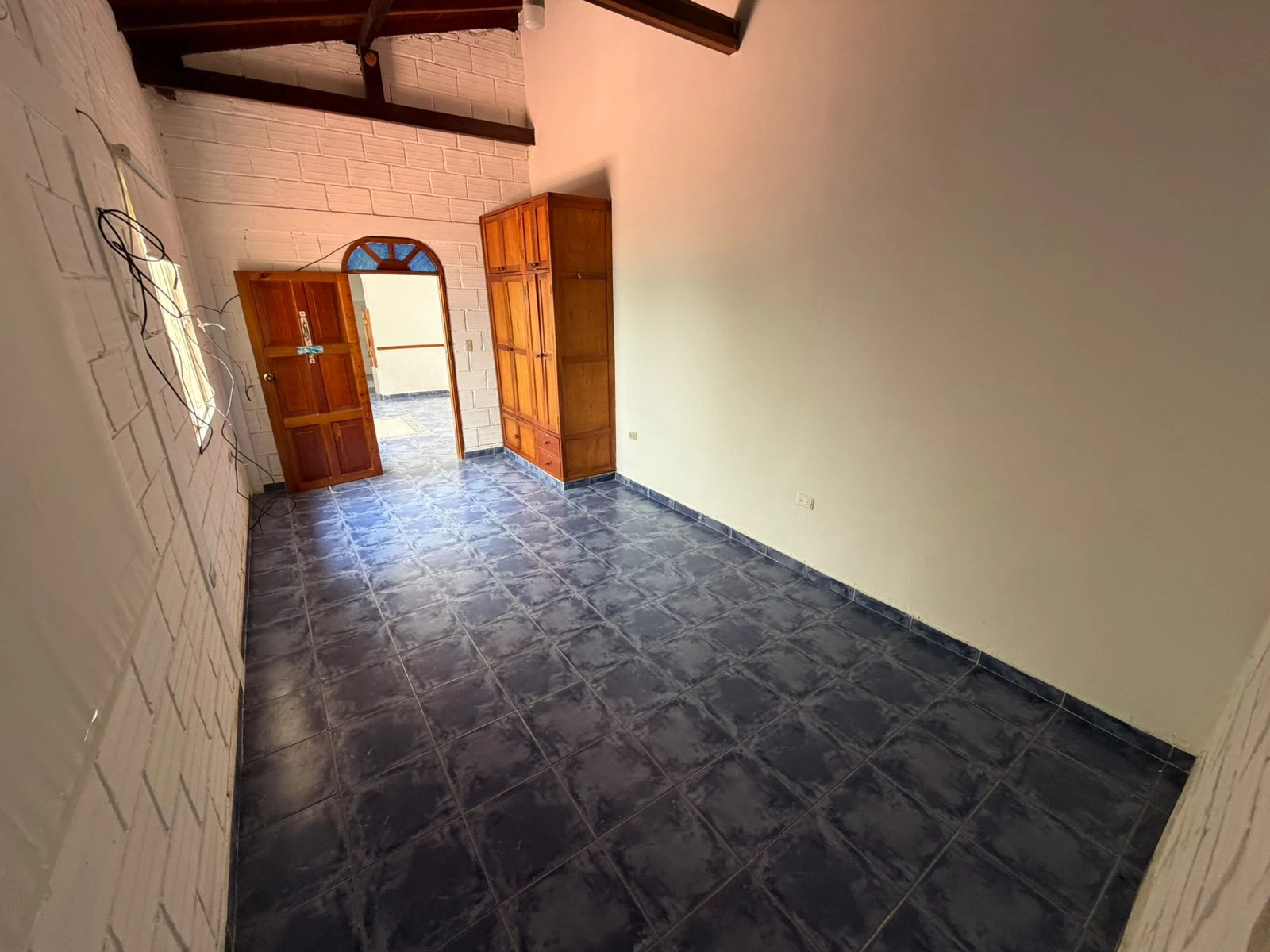 SE ARRIENDA CASA COMERCIAL  - 1020