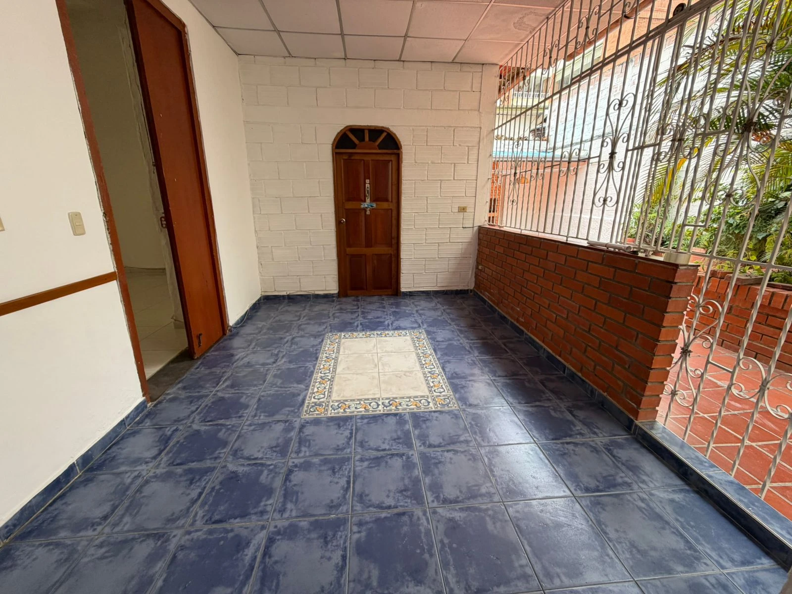 SE ARRIENDA CASA COMERCIAL  - 1020