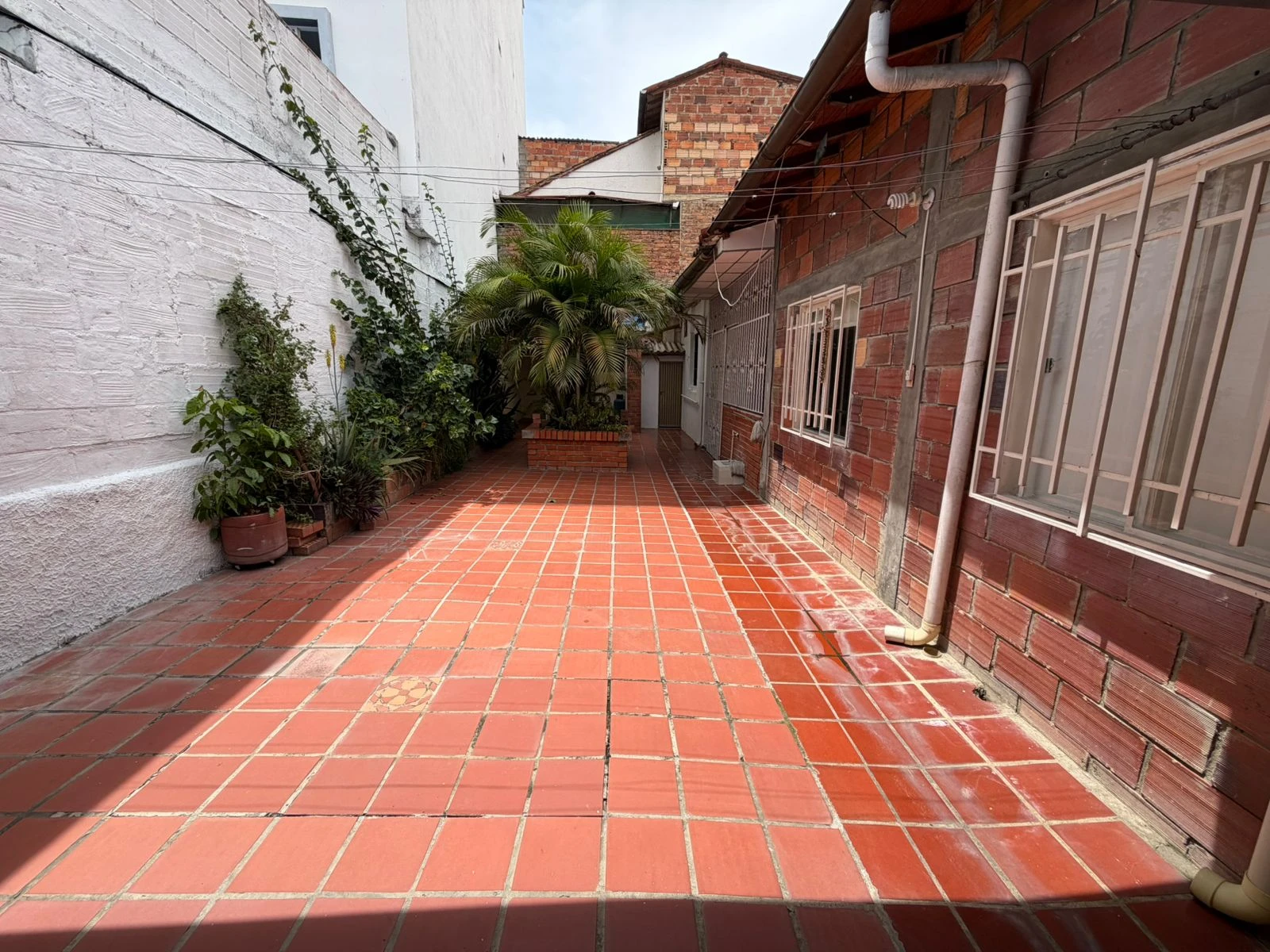 SE ARRIENDA CASA COMERCIAL  - 1020