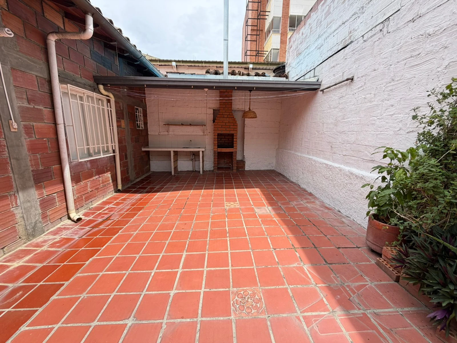 SE ARRIENDA CASA COMERCIAL  - 1020