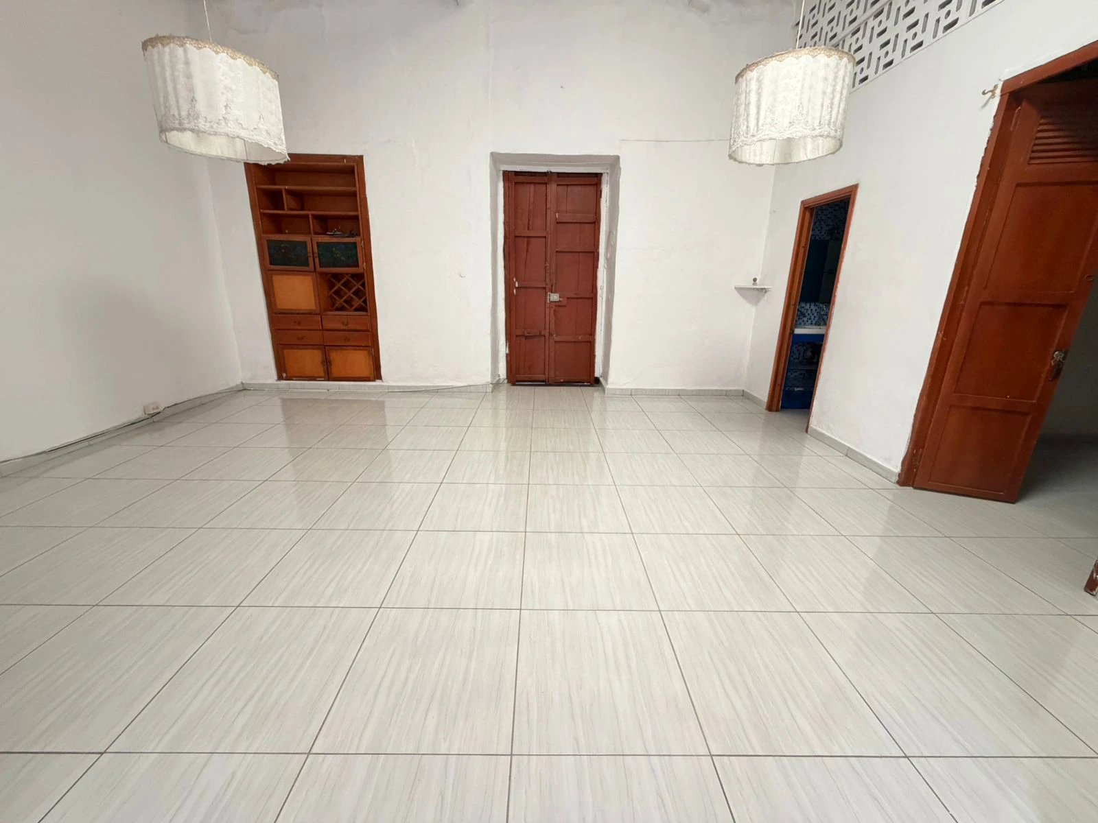 SE ARRIENDA CASA COMERCIAL  - 1020