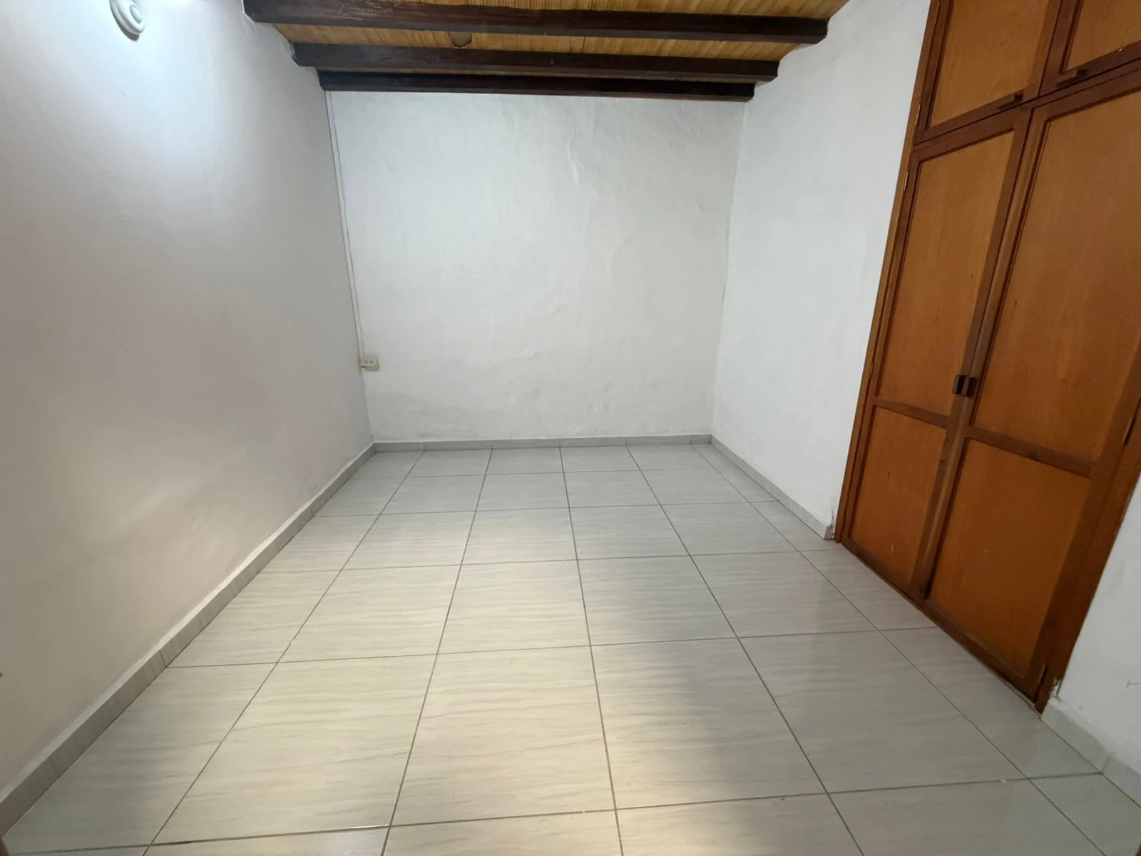 SE ARRIENDA CASA COMERCIAL  - 1020