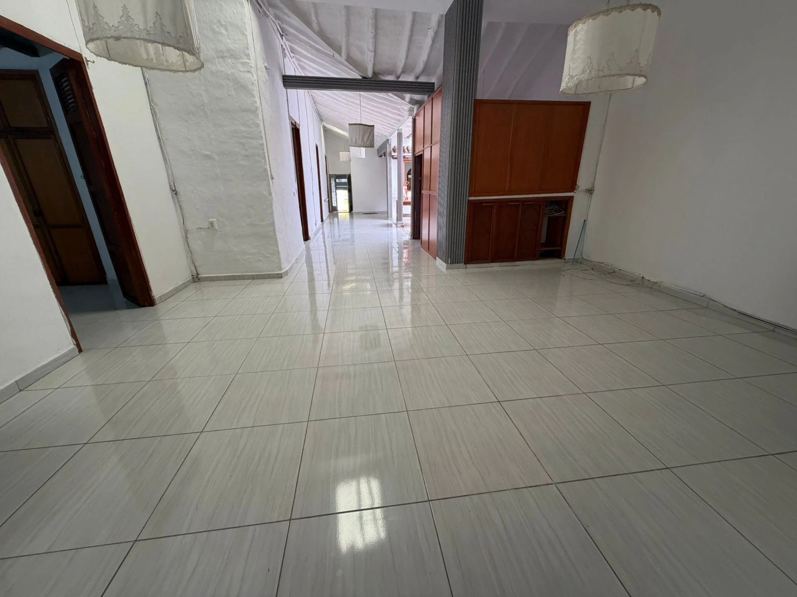 SE ARRIENDA CASA COMERCIAL  - 1020