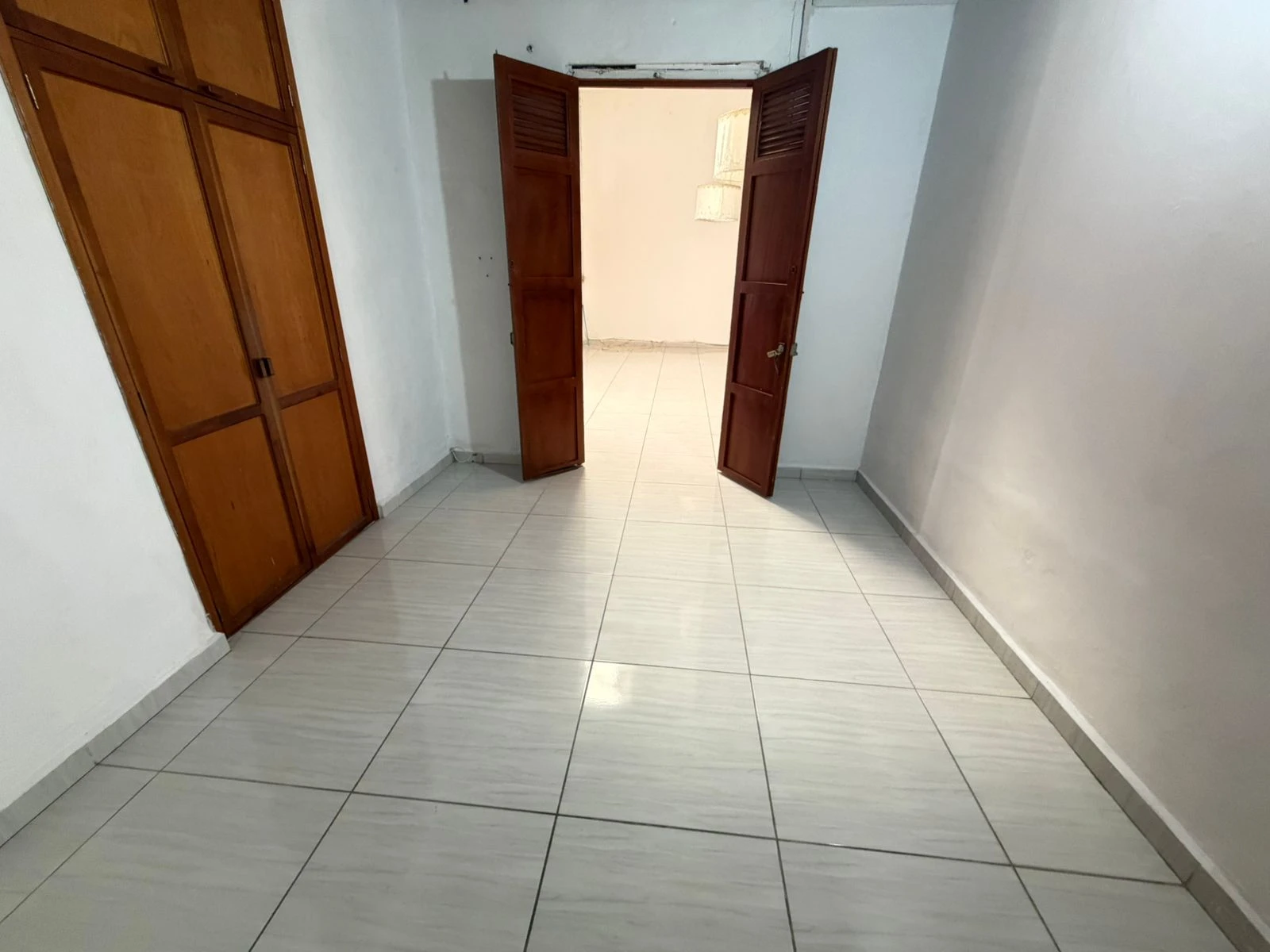 SE ARRIENDA CASA COMERCIAL  - 1020