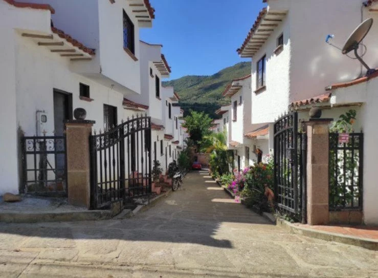 CASA EN VENTA CONJ CERRADO  - CVJ2