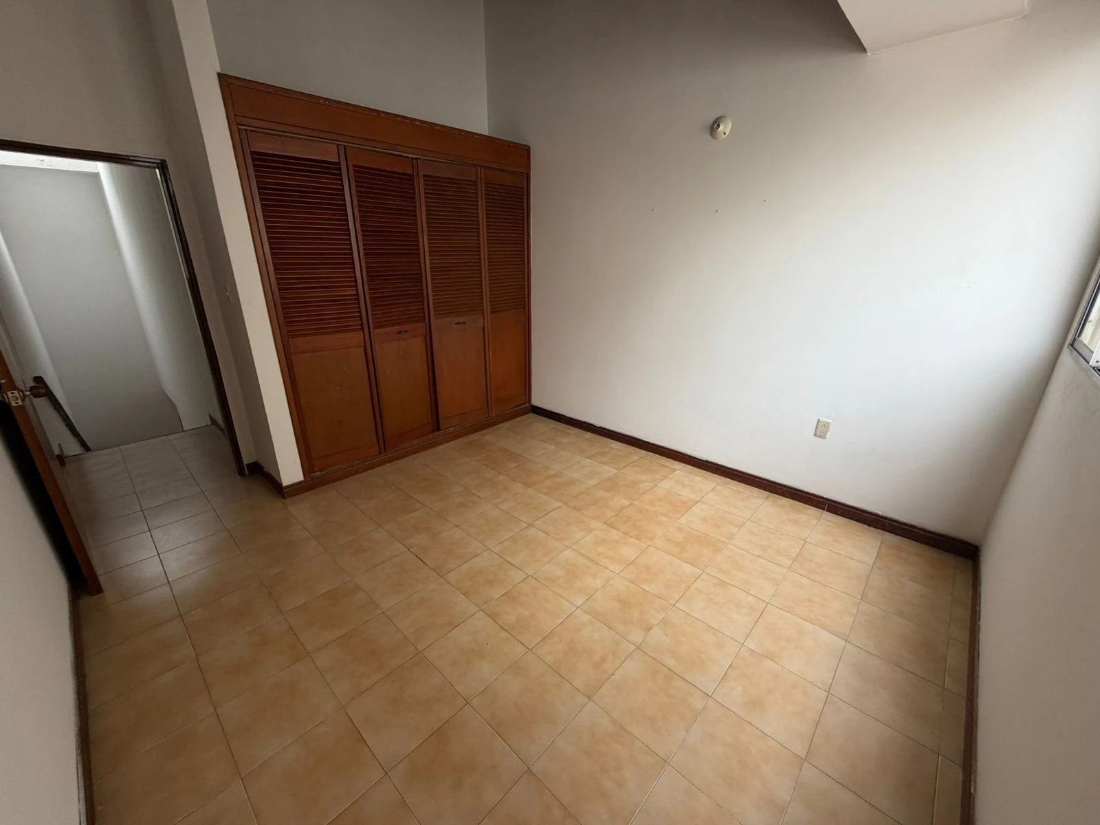 ARRIENDO APTO ZONA CENTRO  - 913