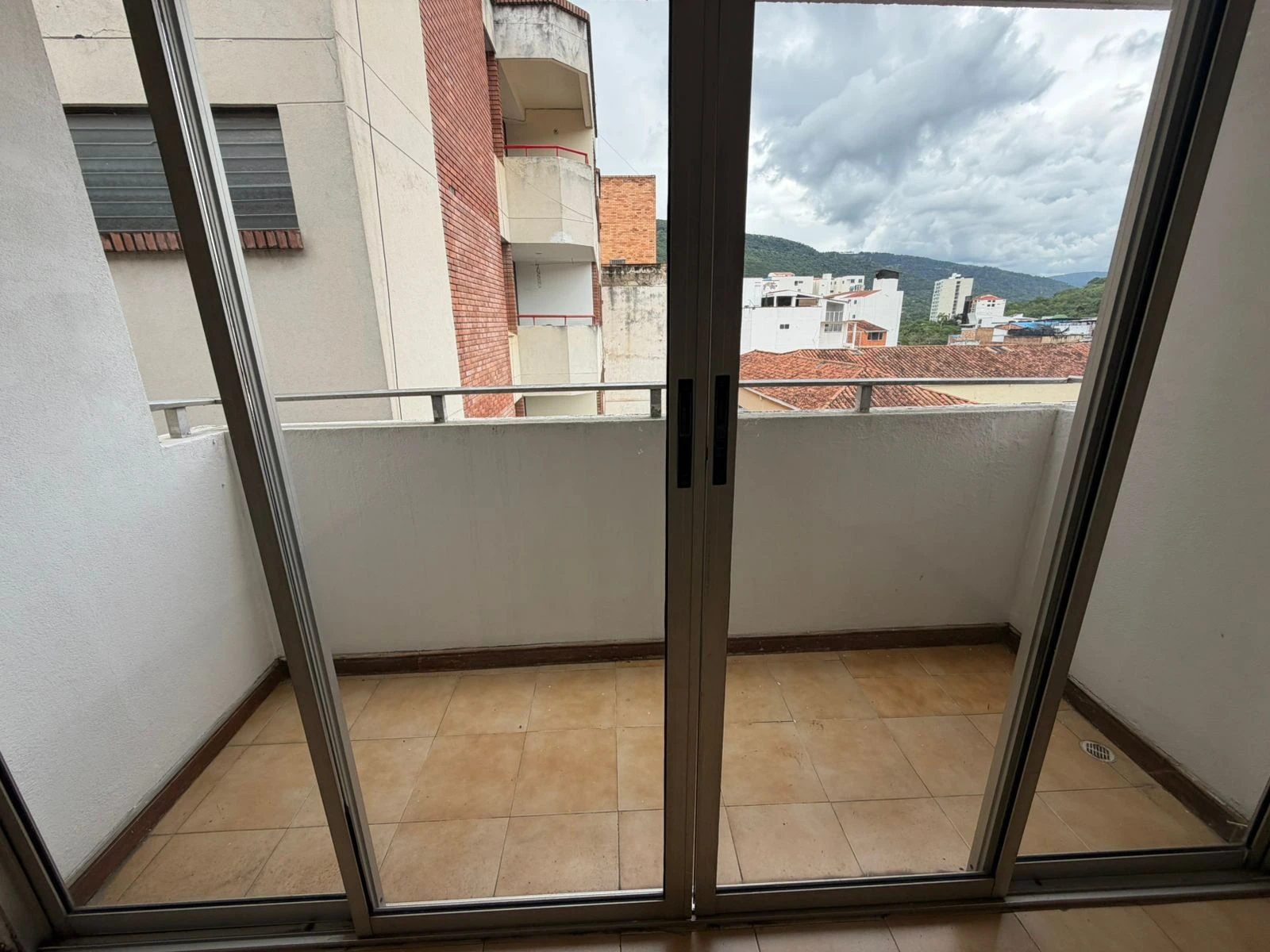 ARRIENDO APTO ZONA CENTRO  - 913