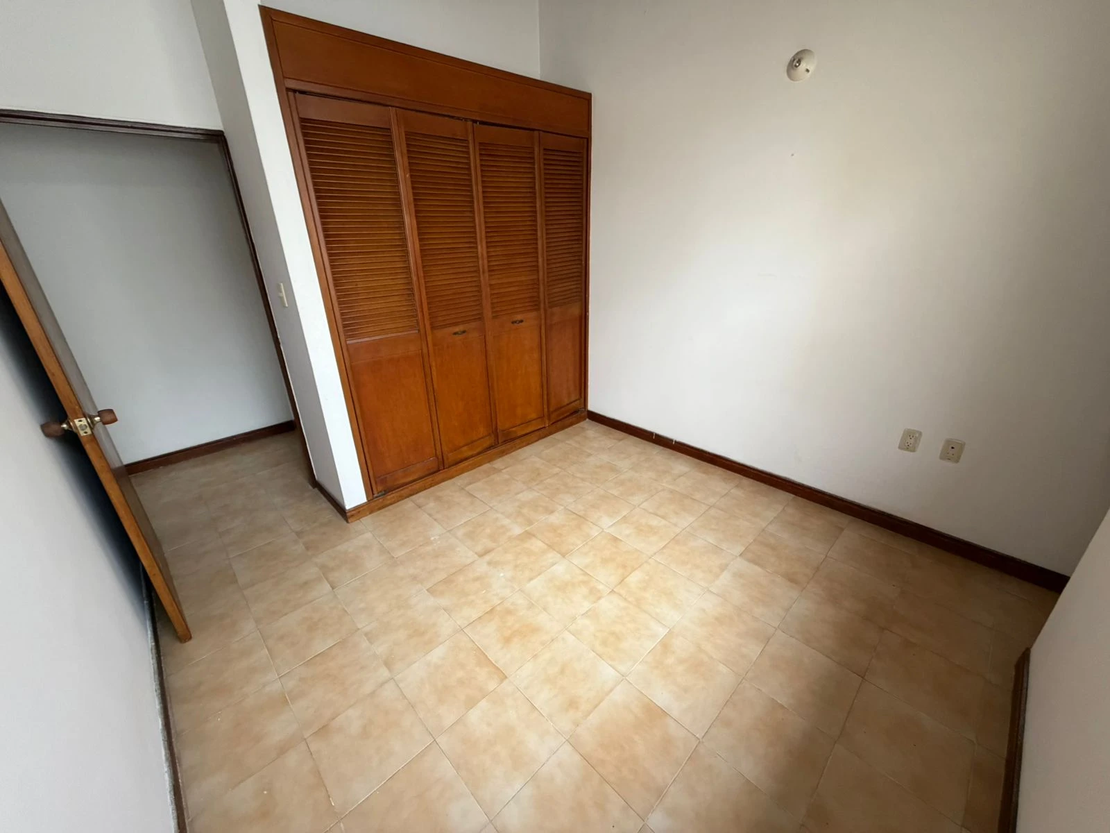 ARRIENDO APTO ZONA CENTRO  - 913