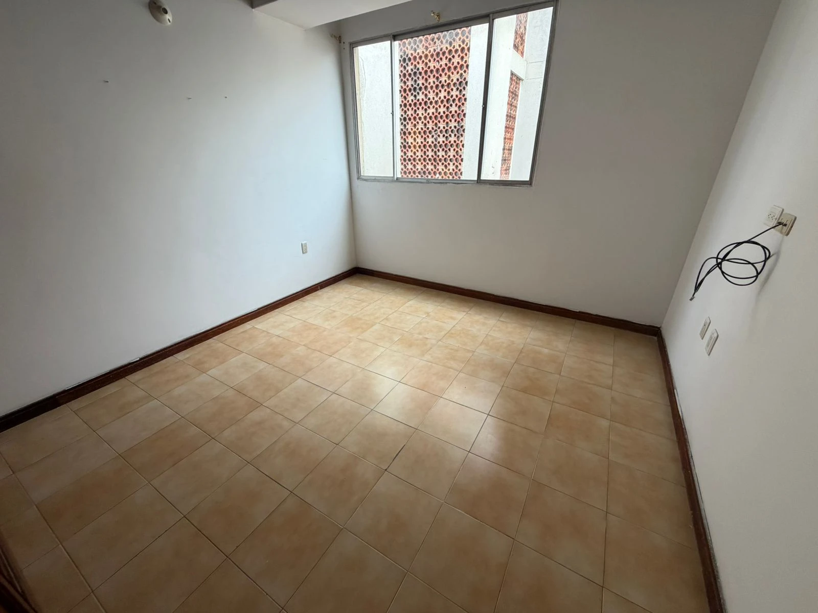 ARRIENDO APTO ZONA CENTRO  - 913