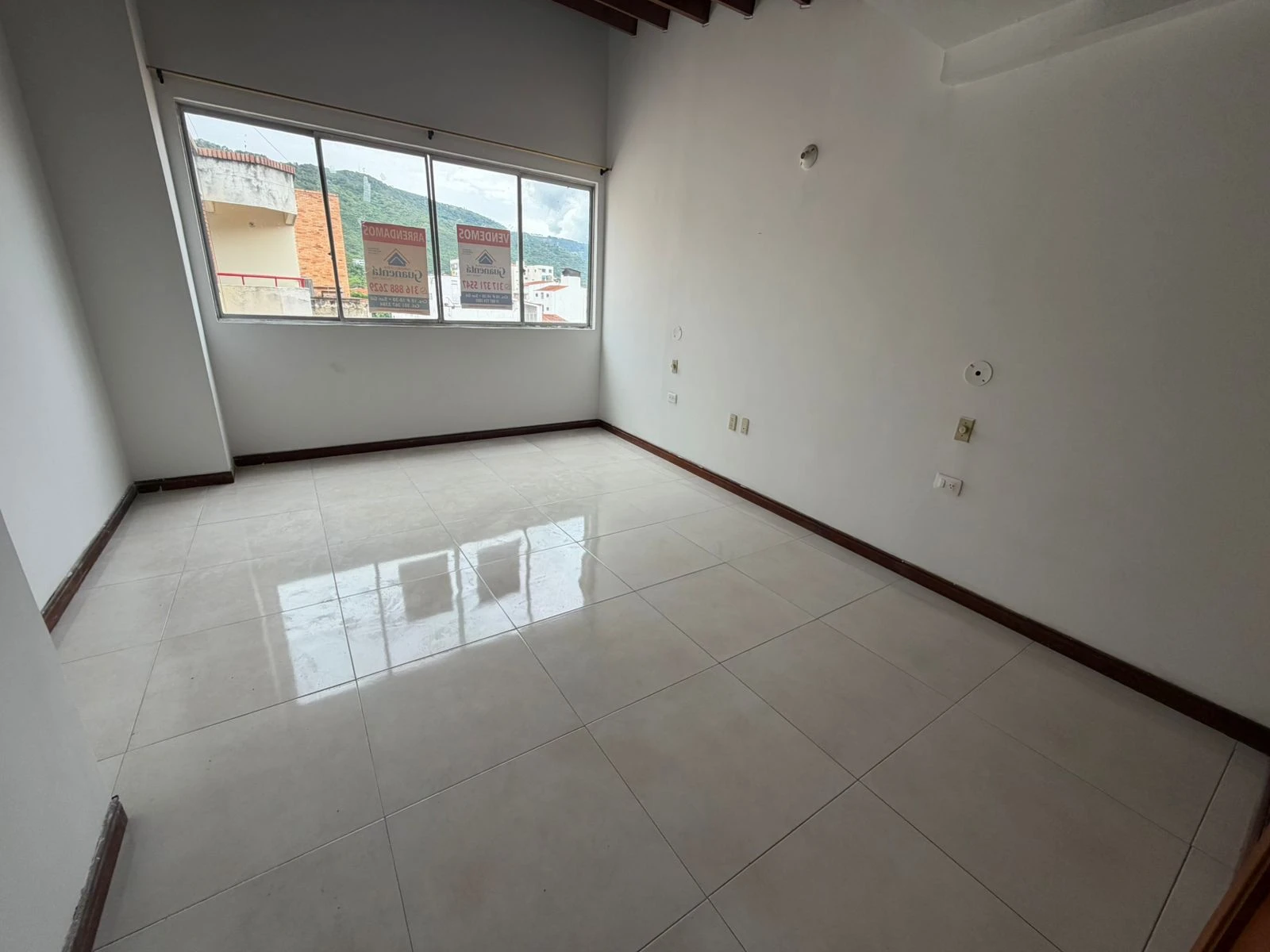 ARRIENDO APTO ZONA CENTRO  - 913
