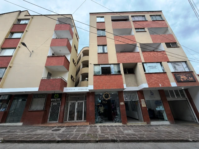 ARRIENDO APTO ZONA CENTRO  - 913
