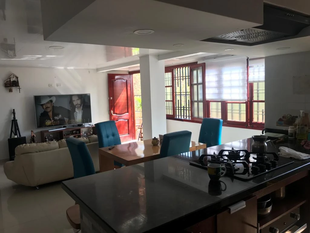 VENTA APARTAMENTO CON GARAJE  - AS6