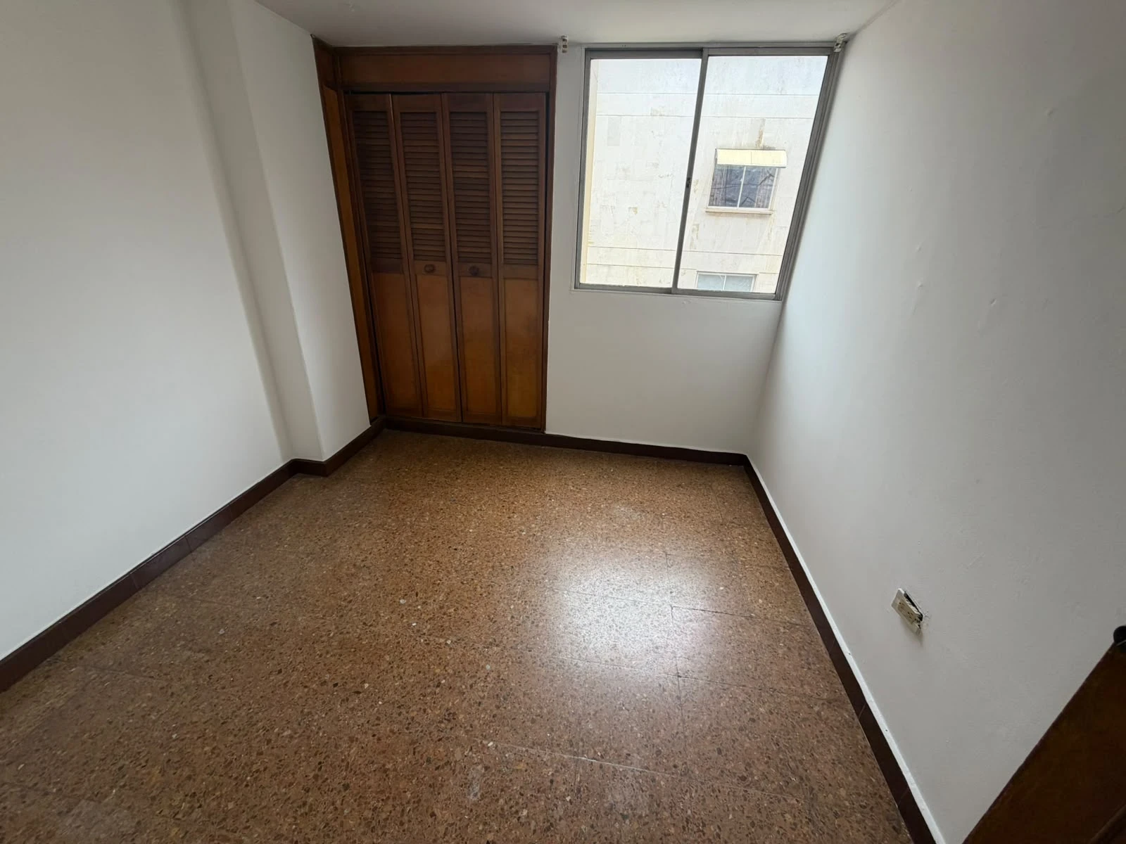 ARRIENDO APARTAMENTO EN EL CENTRO - 913