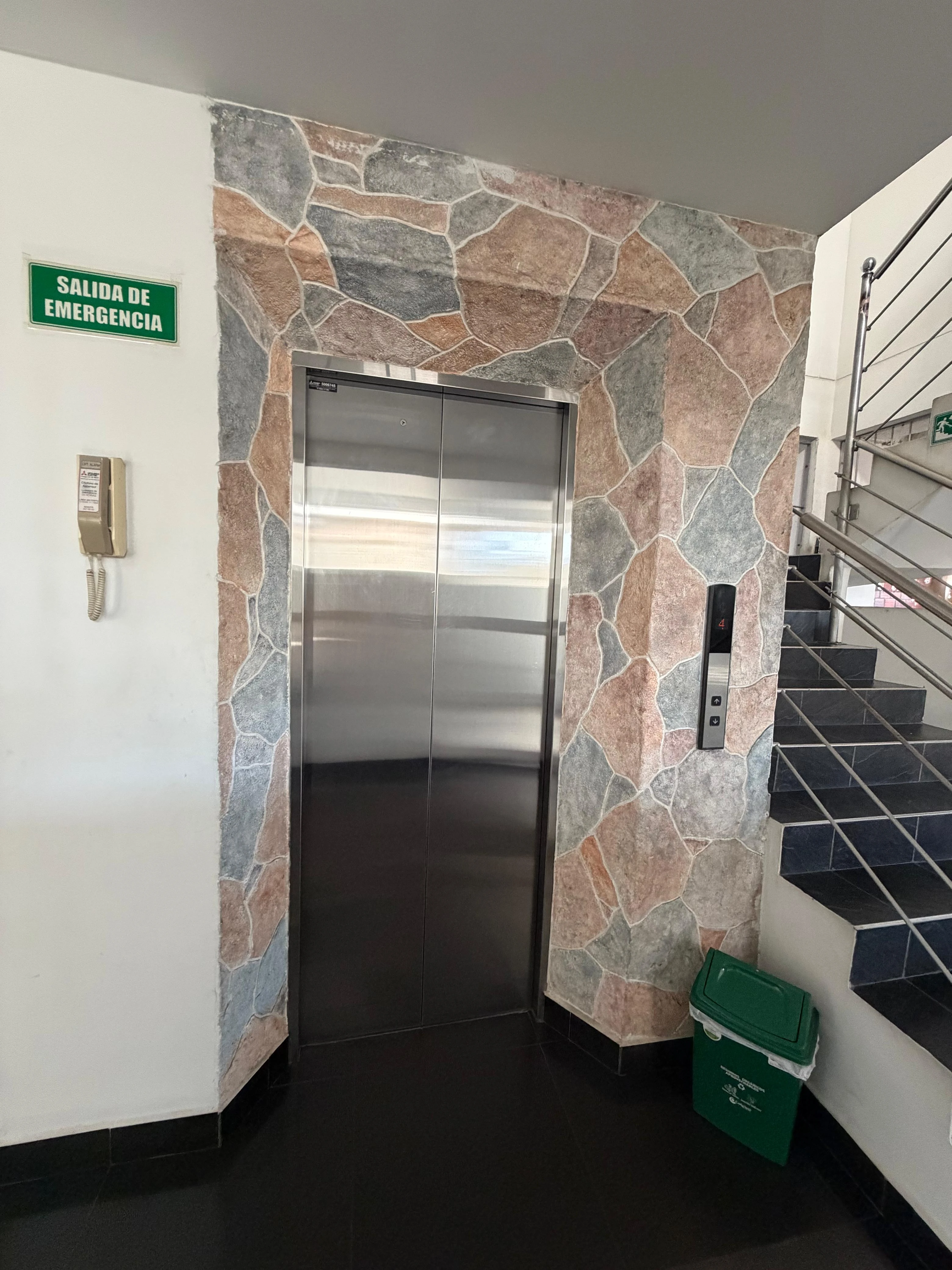 VENDO APTO 147,65M2 ASCENSOR  - AS7