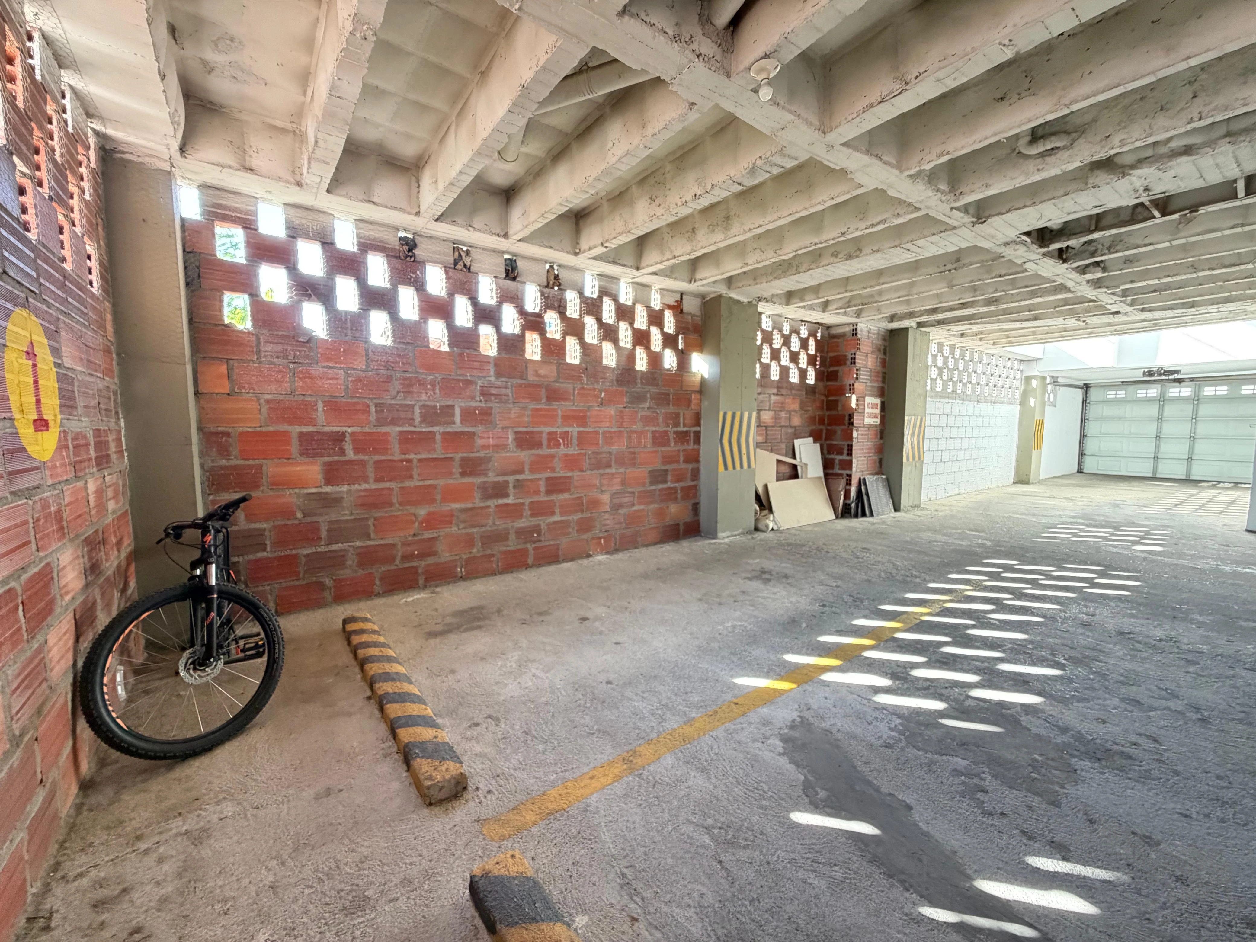 VENDO APTO 147,65M2 ASCENSOR  - AS7